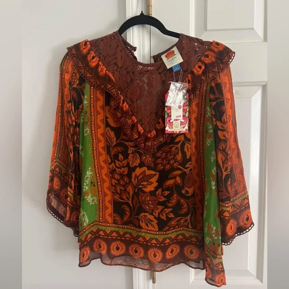 FARM Rio Lace Mix Blouse NWT Size XS - Picture 1 of 3